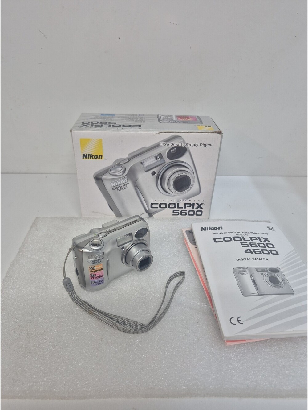 Nikon Coolpix 5600 5.1MP Digital Camera Bundle NEW w/ Box, 256mg Memory Card